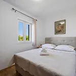 Apartment Anchor *